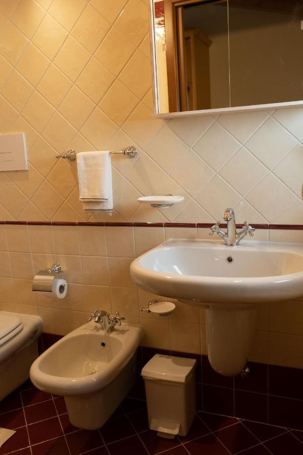 La Fiocchina - Magic Place - Apartments & Studios In Garda Lake - Countryside Farmhouse, Inside The Middle Of The Lake Salò Exteriör bild